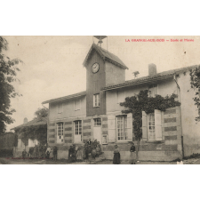 La Grange-aux-Bois - Ecole et Mairie.