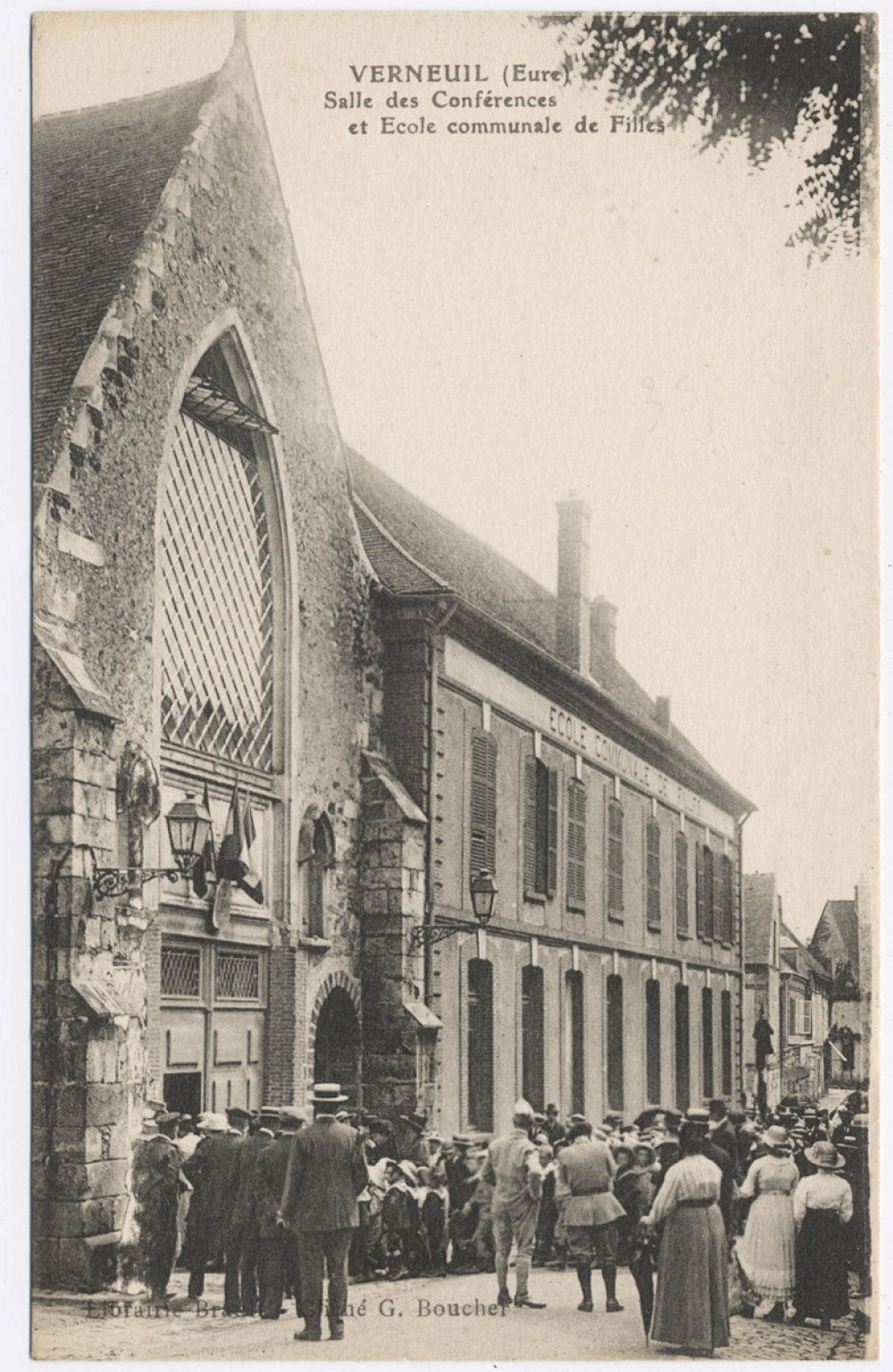 Verneuil (Eure) - Salle des Conférences et Ecole communale de Filles.