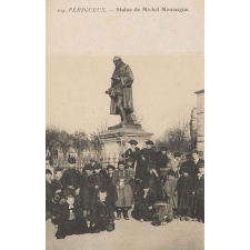 104 - Périgueux - Statue de Michel Montaigne.