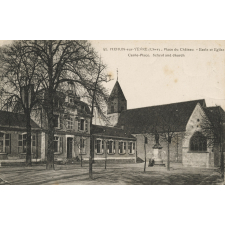 41 - Mehun-sur-Yèvre (Cher) - Place du Château - Ecole et Eglise - Castle-Place - School and church.