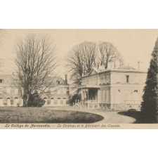 Le Collège de Normandie - Le Château et le Bâtiment des Classes.