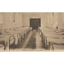 Ecole N.-D. d'Orveau - Le Grand Dortoir.