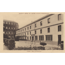 Maison Mère du Sacré-Coeur d'Ernemont - Juvénat - Cour de Récréation.