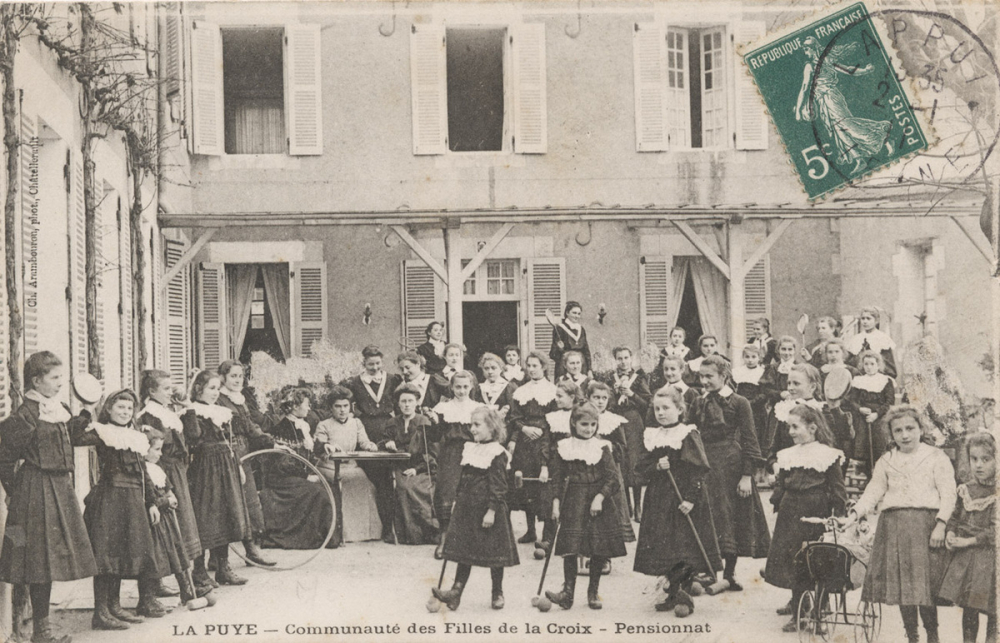 La Puye - Communauté des Filles de la Croix - Pensionnat.
