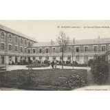 46 - Savenay (Loire-Inf.) - La cour de l'Ecole Normale.