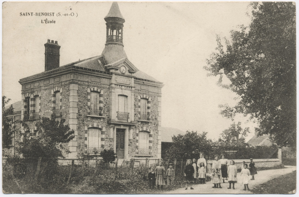 Saint-Benoist (S.-&-O.) - L'Ecole.
