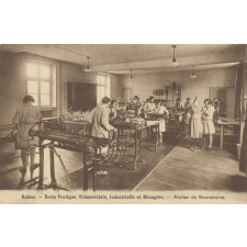 Reims - Ecole pratique, Commerciale, Industrielle et Ménagère - Atelier de Bonneterie.