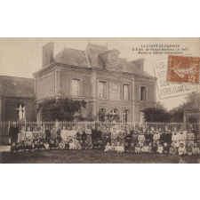 La Ferté-St-Samson - A 5 km de Forges-les-Eaux (S.-Inf.) - Mairie et Ecoles communales.