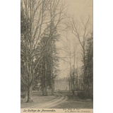 Le Collège de Normandie - Une Allée du Parc et la Maison des Pommiers.