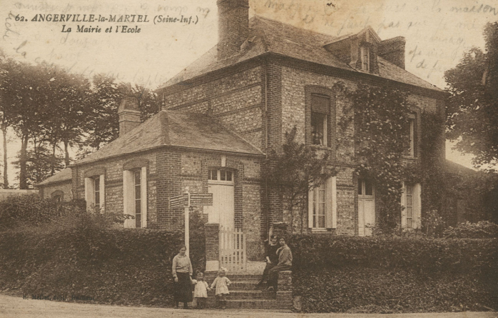 62 - Angerville-la-Martel (Seine-Inf.) - La Mairie et l'Ecole.