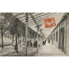 Pen-Bron - Galeries de la Cour d'Honneur.