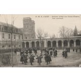 10 - Caen - Ancienne Abbaye aux Dames (Hospice) - Cour intérieure.