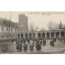 10 - Caen - Ancienne Abbaye aux Dames (Hospice) - Cour intérieure.