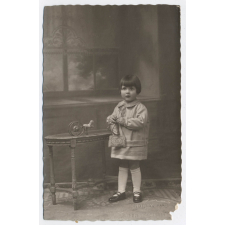 Portrait de fillette. 