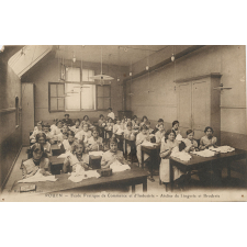 Rouen - Ecole Pratique de Commerce et d'Industrie - Atelier de Lingerie et Broderie.