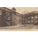 Cours Notre-Dame - Rouen - Une Cour de récréation - Les Classes.