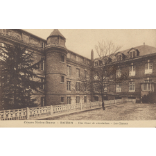 Cours Notre-Dame - Rouen - Une Cour de récréation - Les Classes.