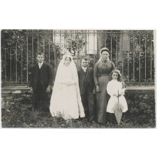 Photo de communiante en famille. 