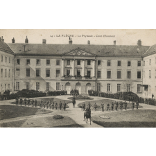 14 - La Flèche - Le Prytanée - Cour d'Honneur.