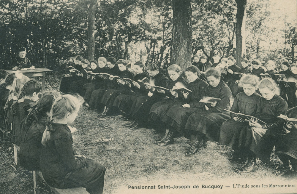 Pensionnat Saint-Joseph de Bucquoy - L'Etude sous les Marronniers.