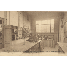 Ecole Primaire Supérieure et Professionnelle de Garçons de Rouen. 17 - La Salle des Travaux pratiques d'Electricité.