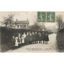 Mont-St-Aignan (Seine-Inf.) - La rue Aroux à gauche, l'Ecole Communale de Jeunes Filles.