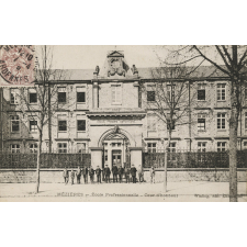Mézières - Ecole Professionnelle - Cour d'Honneur.
