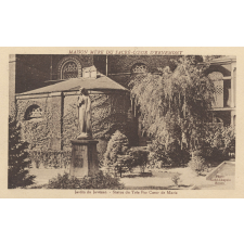 Maison Mère du Sacré-Coeur d'Ernemont -Jardin du Juvénat - Statue du Très Pur Coeur de Marie.