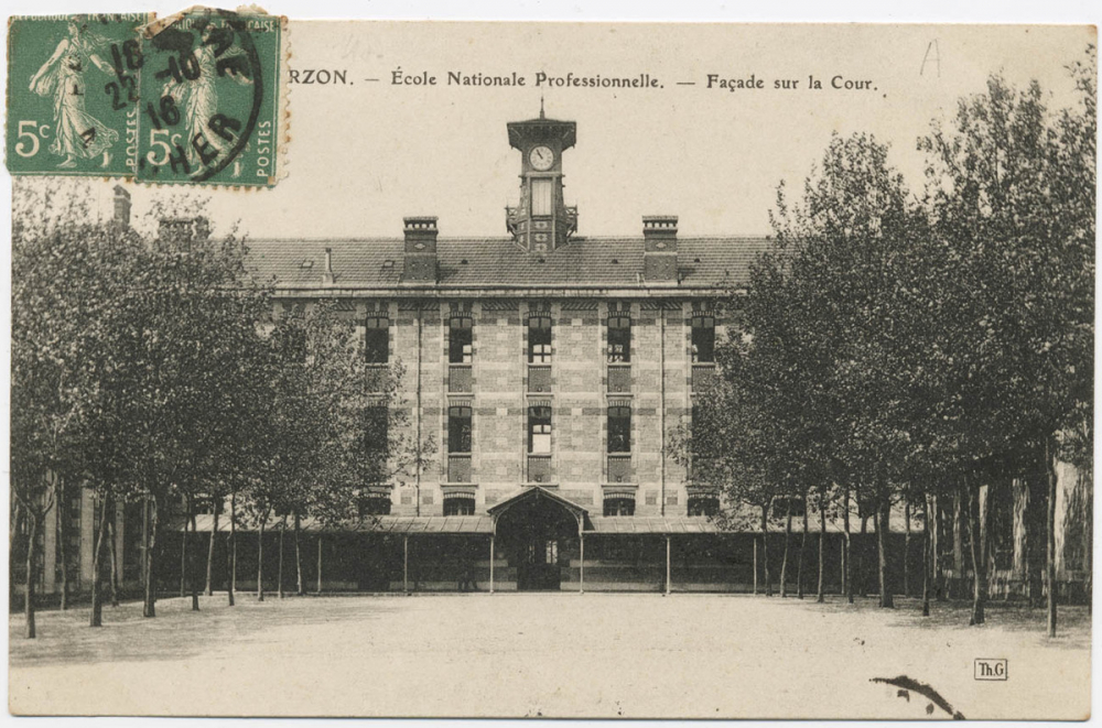 Vierzon - Ecole Nationale Professionnelle - Façade sur la cour.