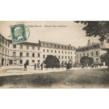 Argentan - Le Collège Mézeray - Une des Cours intérieures.