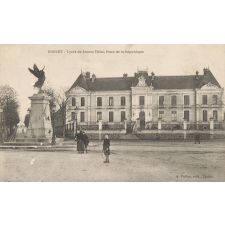Cholet - Lycée de jeunes Filles, Place de la République.
