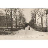 Chaulnes - Ecole communale et Grande Avenue.