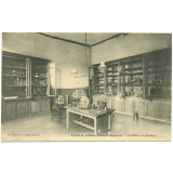 Lycée de Jeunes Filles d'Amiens - Le cabinet de physique.
