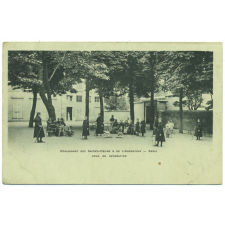 Pensionnat des Sacrés-Coeurs et de l'Adoration - Paris - Cour de récréation.
