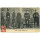 Chalons-sur-Marne - Uniformes successifs portés par les élèves des Ecoles d'Arts et Métiers depuis la fondation jusqu'à nos jours.
