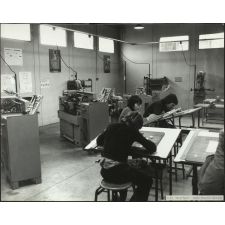 C.E.S. Marcel Pagnol: photographie d'élèves faisant du dessin technique