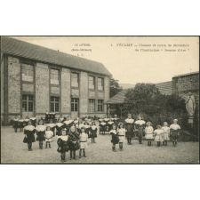 Fécamp : Classes et cours de récréation de l'Institution