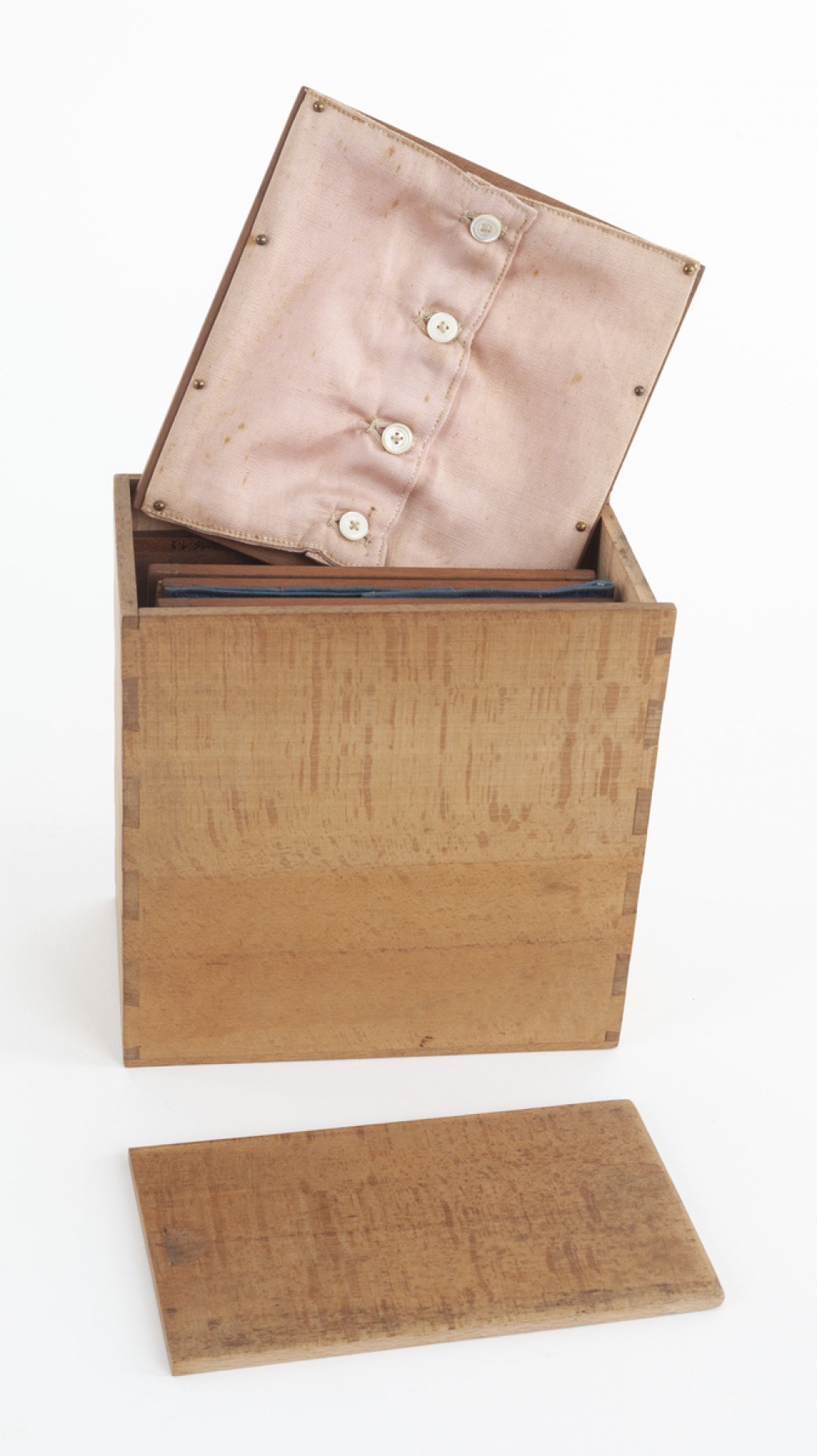 Cadres d'habillage : Matériel Montessori