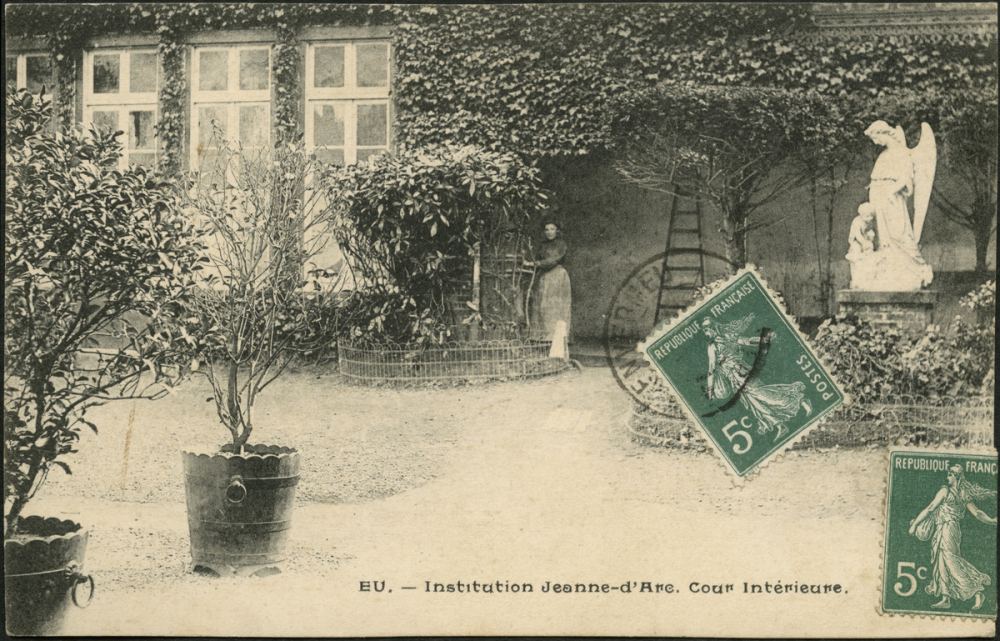 Eu : Institution Jeanne-d'Arc - Cour Intérieure