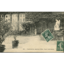 Eu : Institution Jeanne-d'Arc - Cour Intérieure