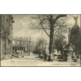 Rouen : Musée Départemental d'Antiquités (créé en 1832 dans l'enclave Sainte-Marie), Rue de la République - Au fond, Ecole de Médecine et de Pharmacie