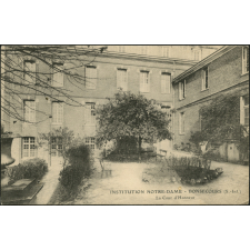 Bonsecours : Institution Notre-Dame, La Cour d'Honneur