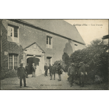 Eu : Collège - Cour d'entrée
