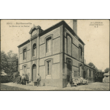 Bertheauville : La Mairie et les Ecoles