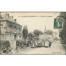 La Rue St-Pierre : L'Ecole et l'Eglise