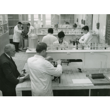 Ecole industrielle de Rouen (EIR). Laboratoire de chimie
