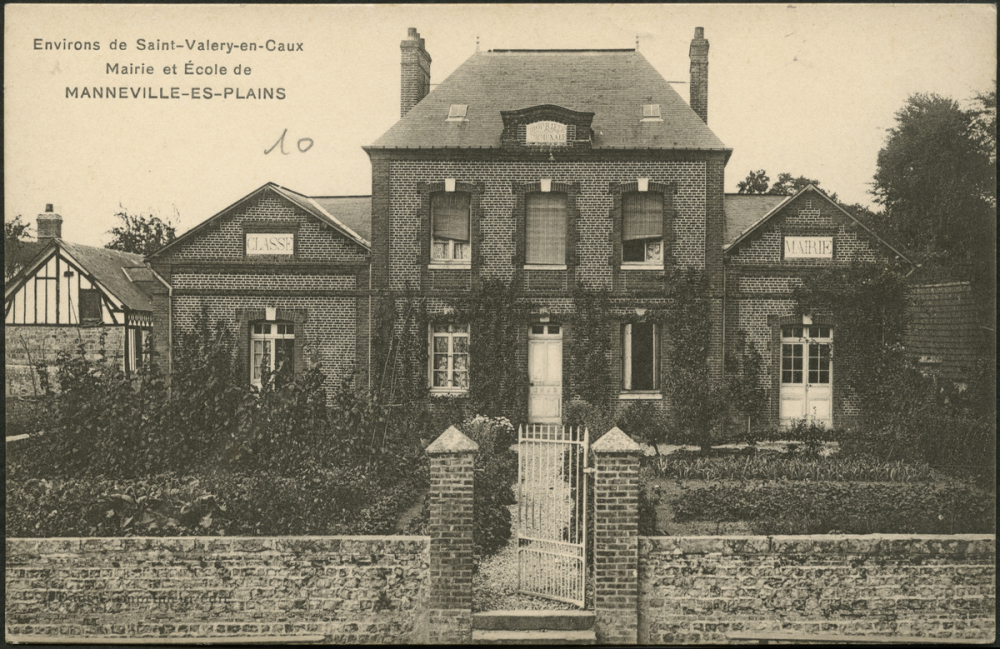 Environs de Saint-Valéry-en-Caux : Mairie et Ecole de Manneville-es-Plains