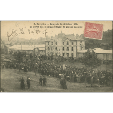 Barentin : Fêtes du 14 Octobre 1906. Le défilé des musiques devant le groupe scolaire