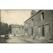 Saussay : Place de la Mairie
