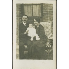Marcel Desbled, sa femme et son fils, bébé